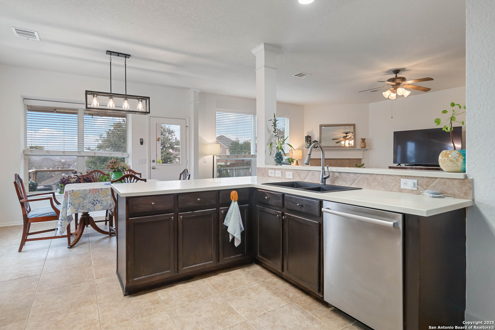 3627 Ashland Cliff