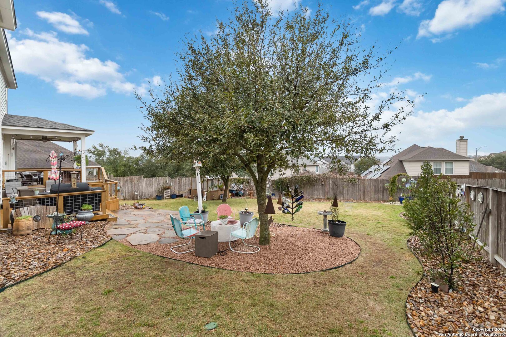 3627 Ashland Cliff