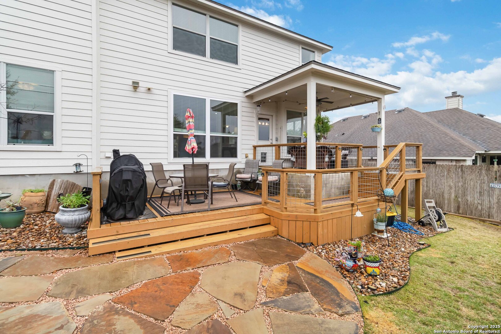 3627 Ashland Cliff