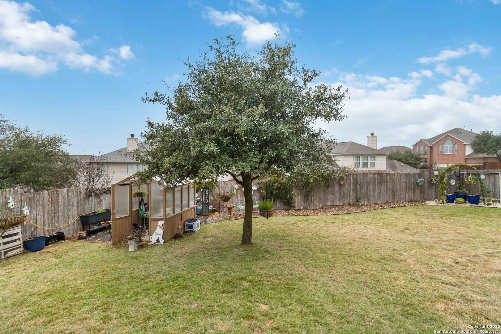 3627 Ashland Cliff