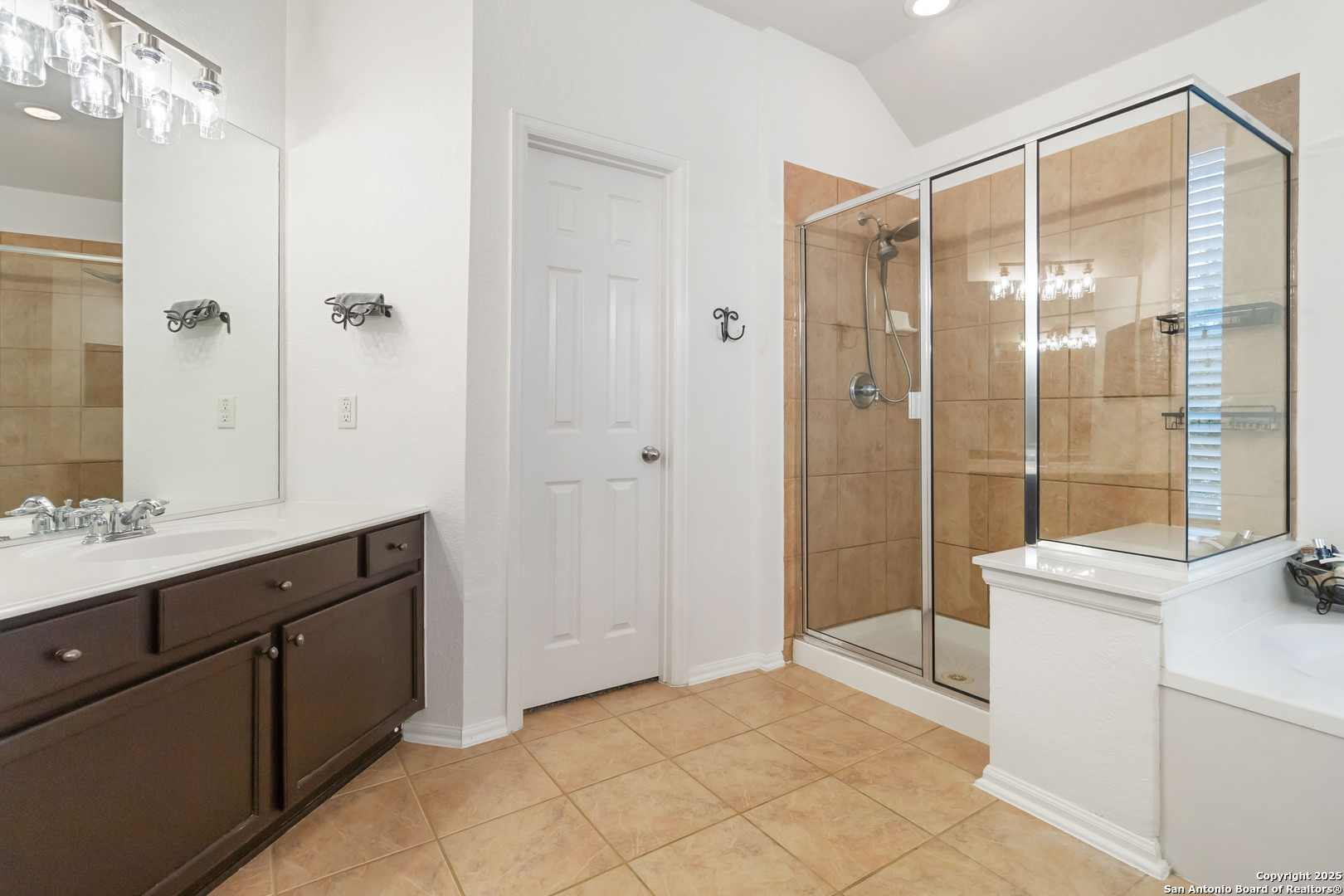 3627 Ashland Cliff
