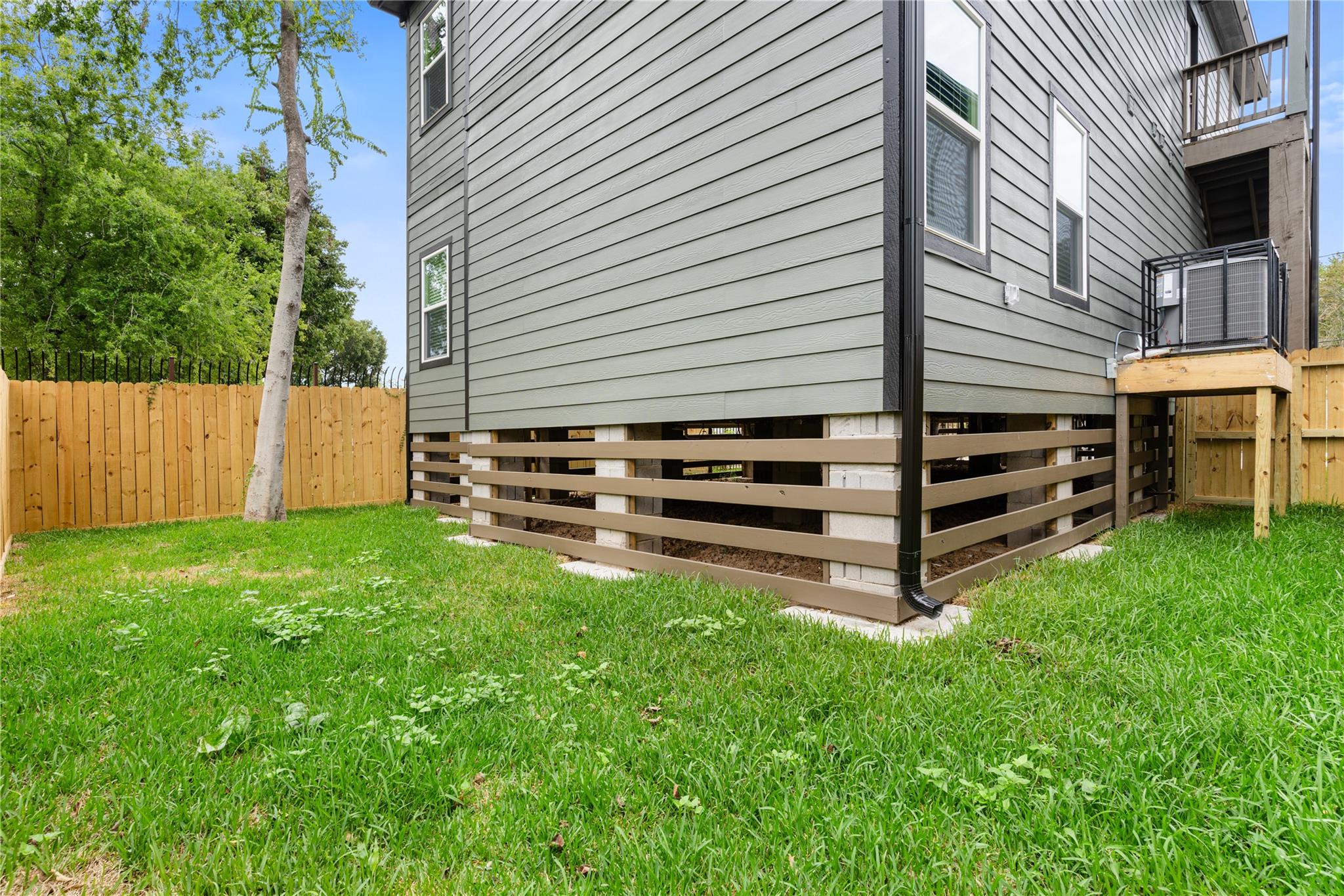 1321 E 35th Street