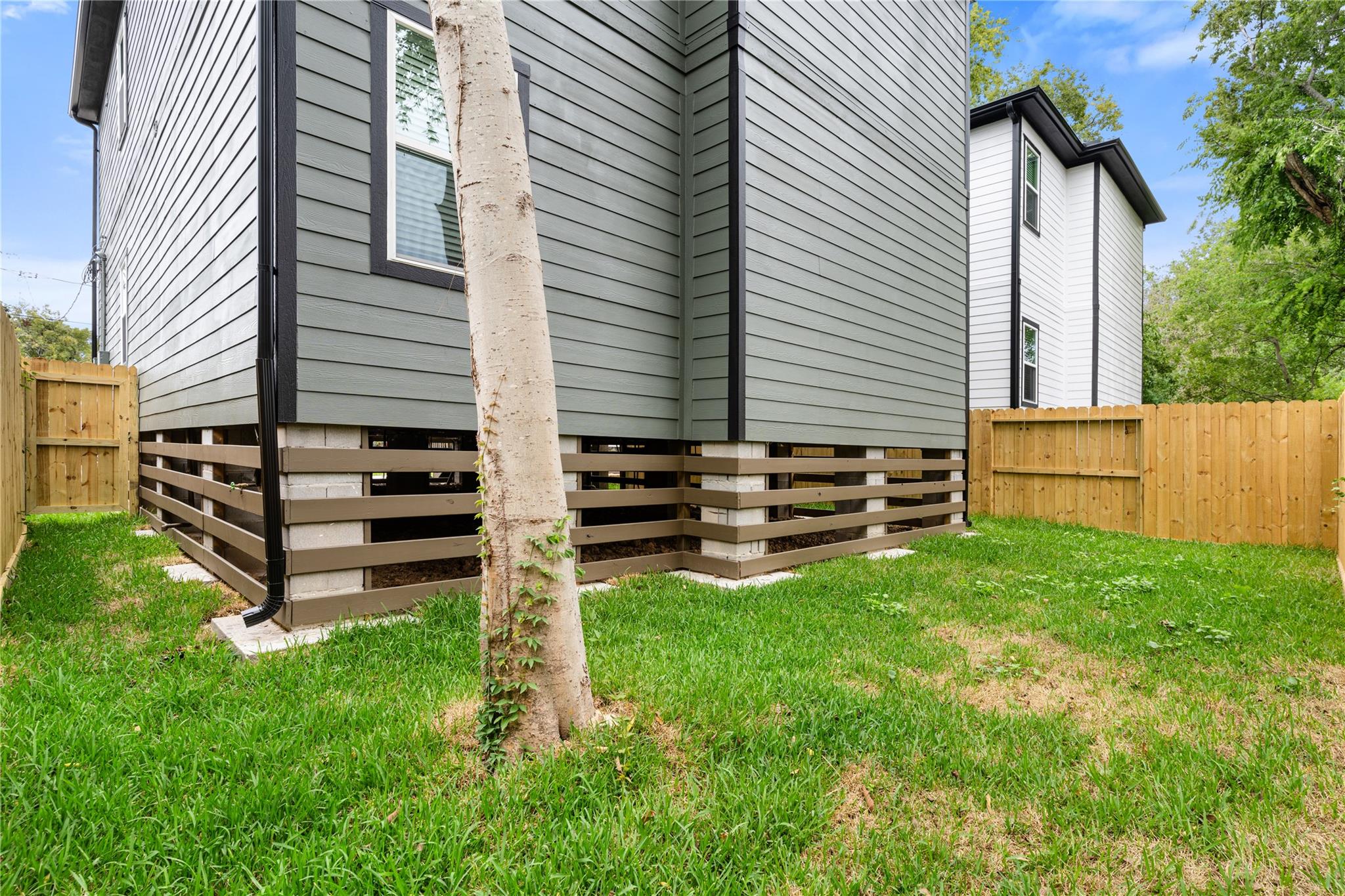 1321 E 35th Street