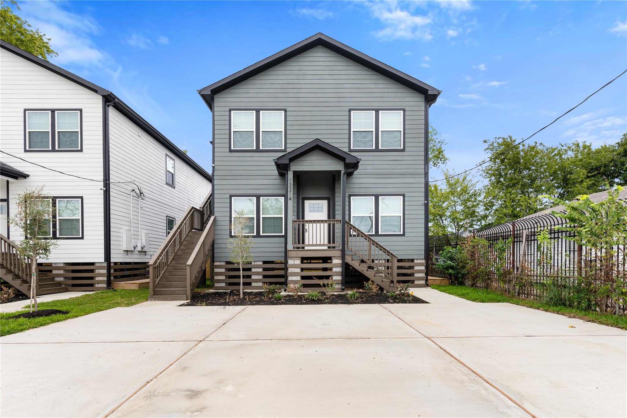 1321 E 35th Street