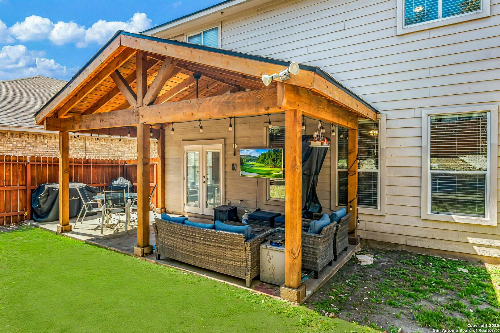 19538 Clay Oak