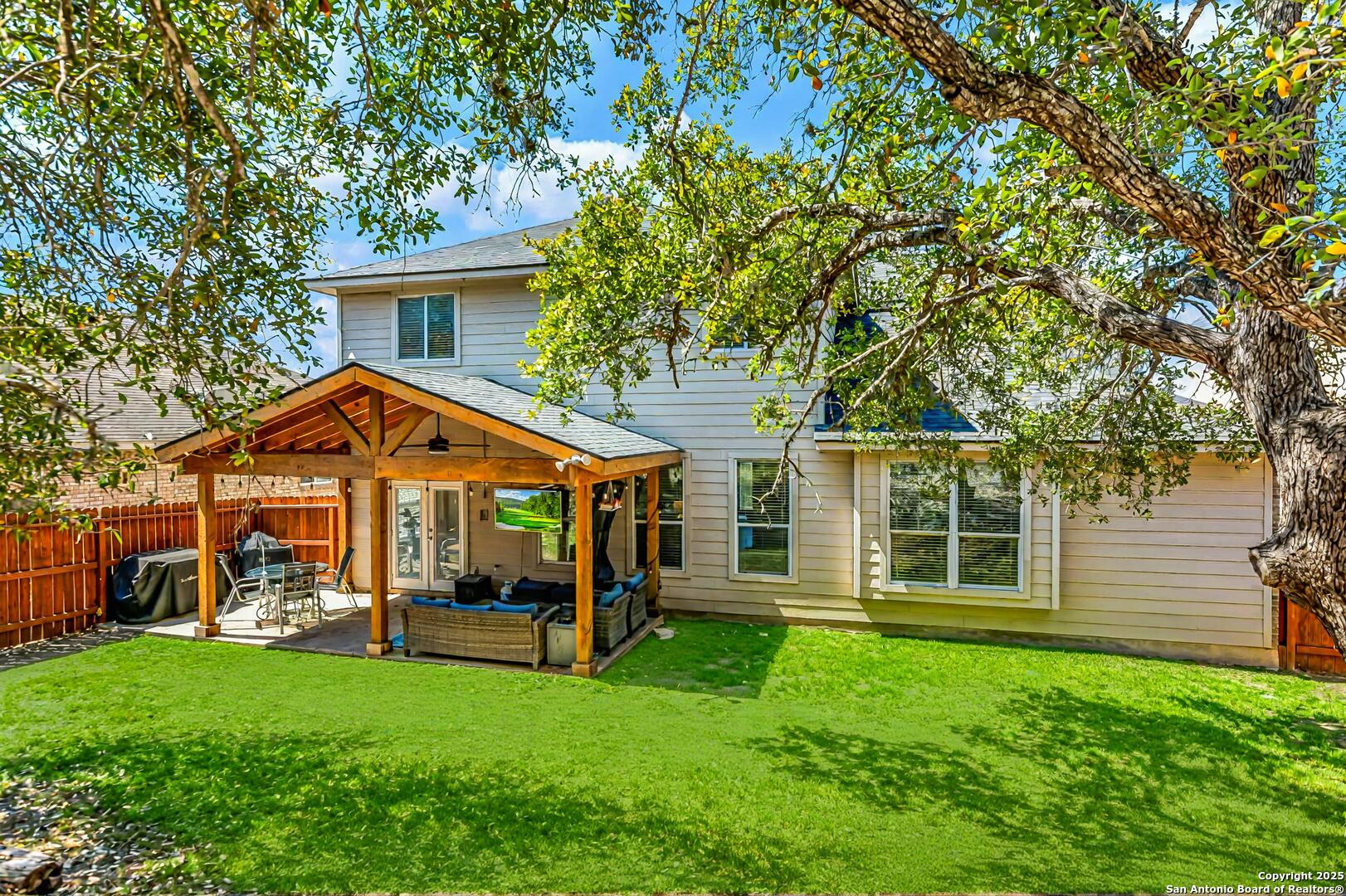 19538 Clay Oak
