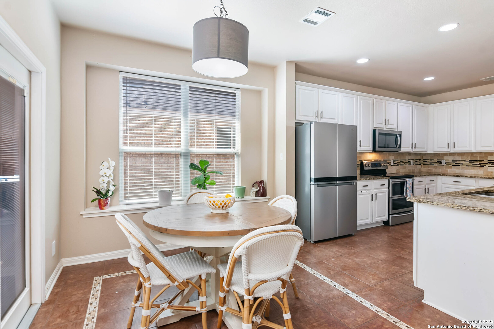 19538 Clay Oak