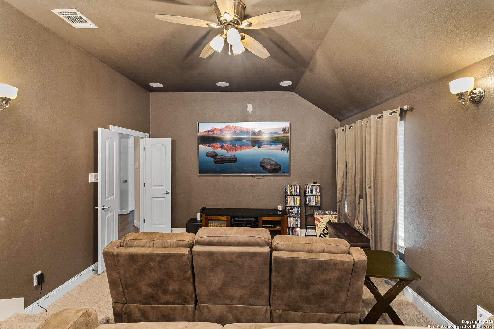8003 Rustic Chase
