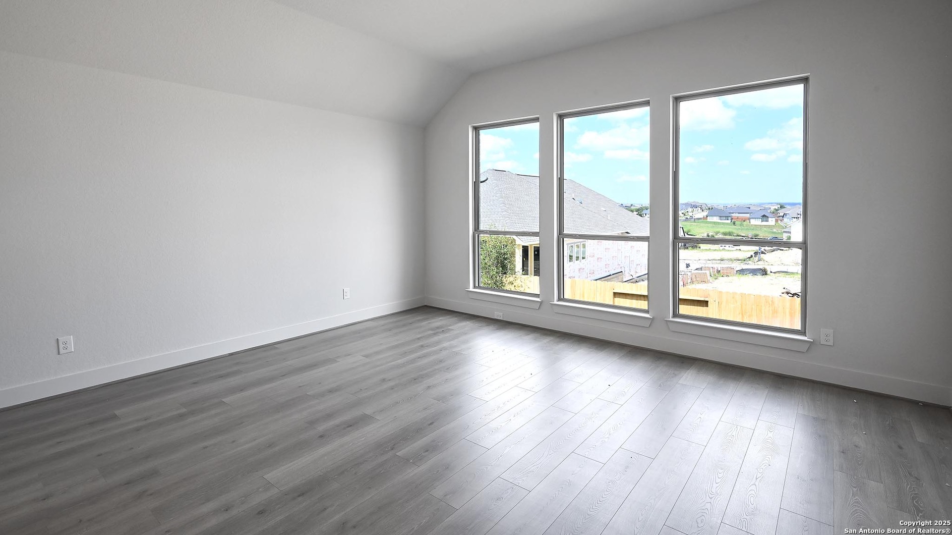 3111 Bee Hill
