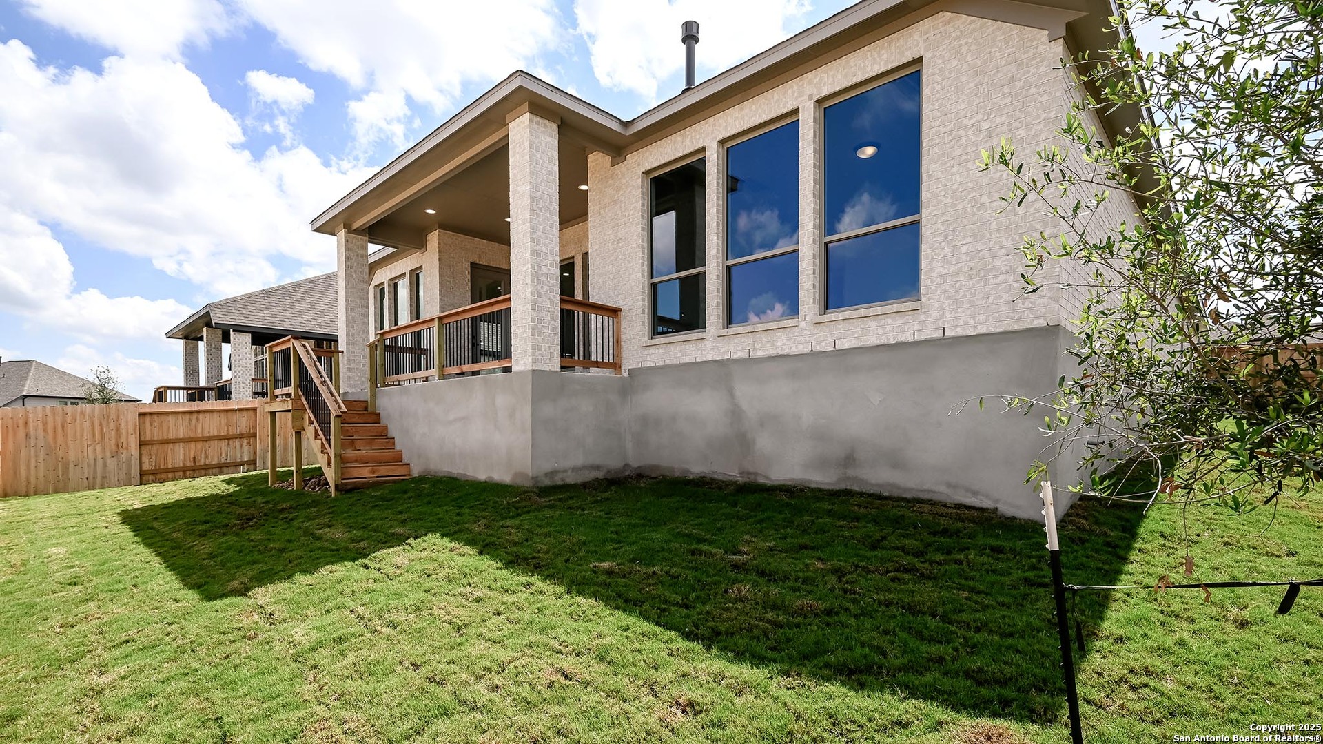3111 Bee Hill