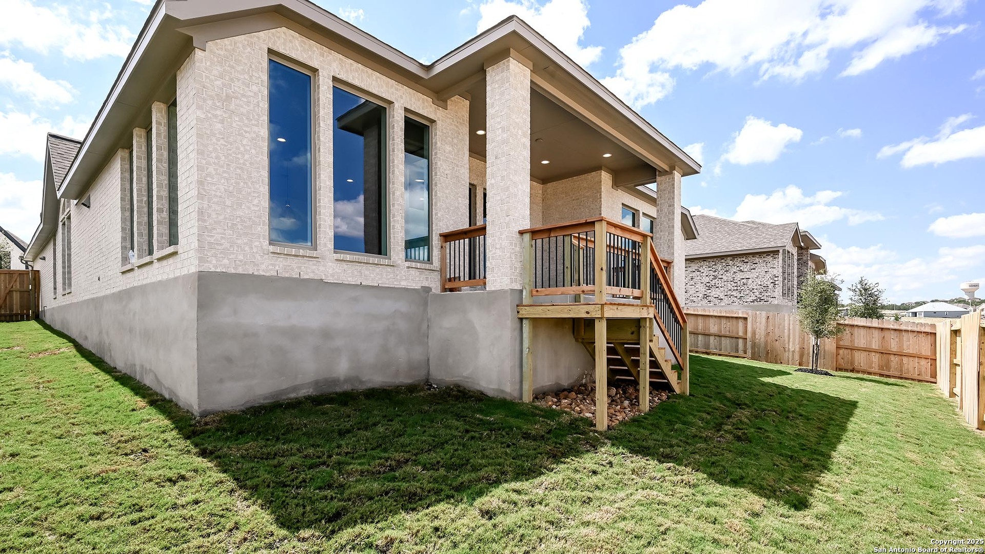 3111 Bee Hill