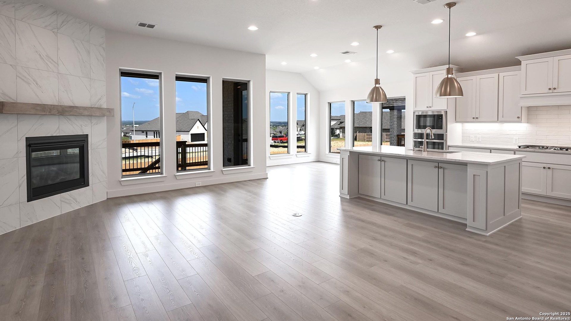 3111 Bee Hill