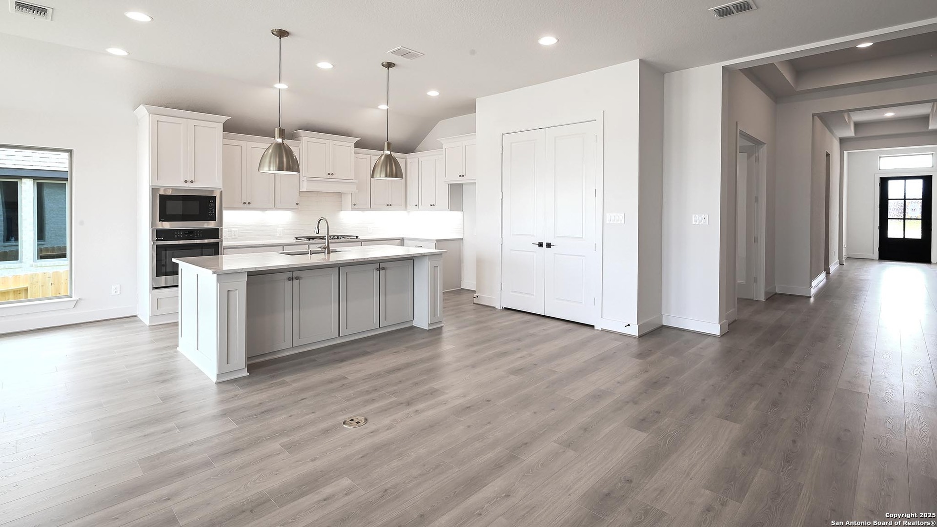 3111 Bee Hill
