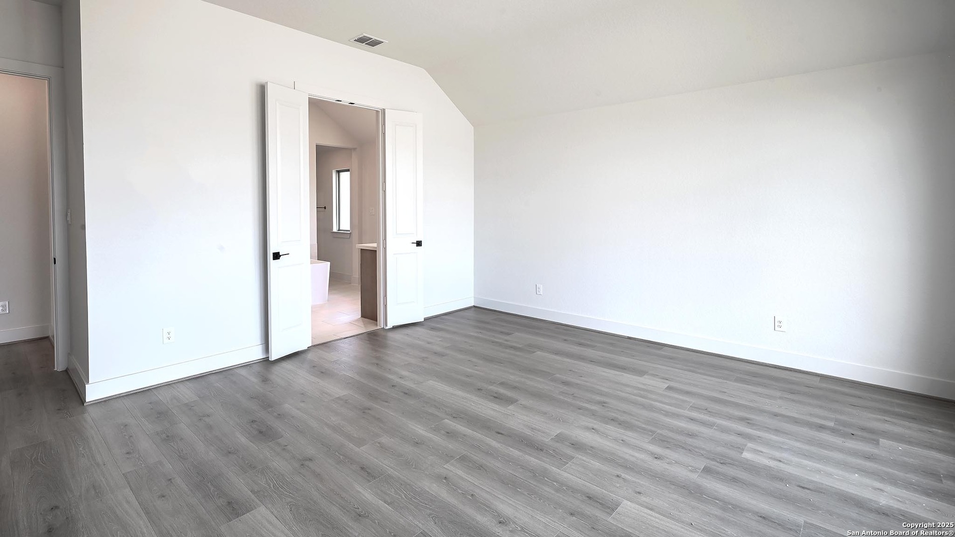 3111 Bee Hill