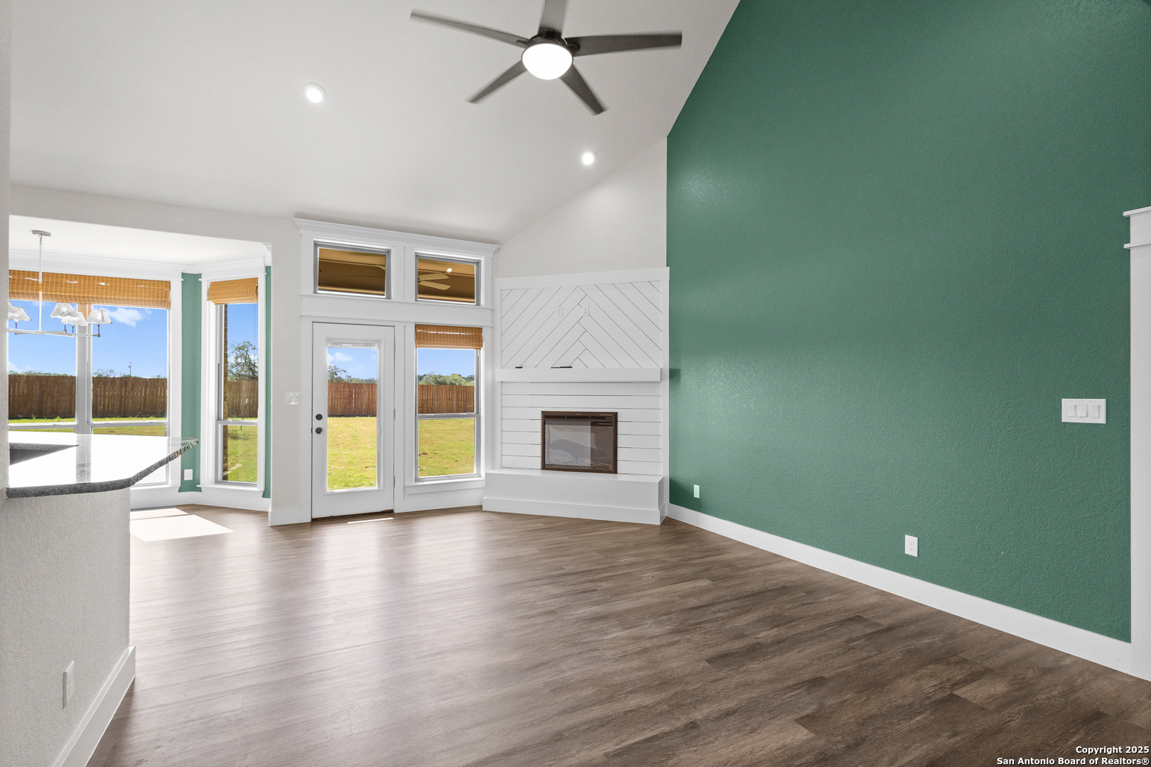 1204 Devine