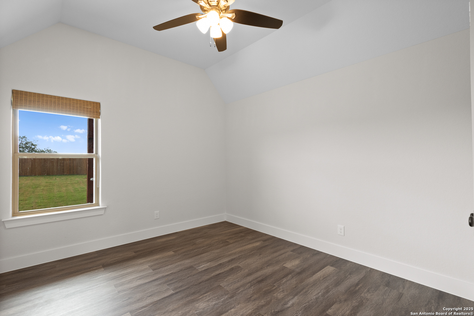 1204 Devine
