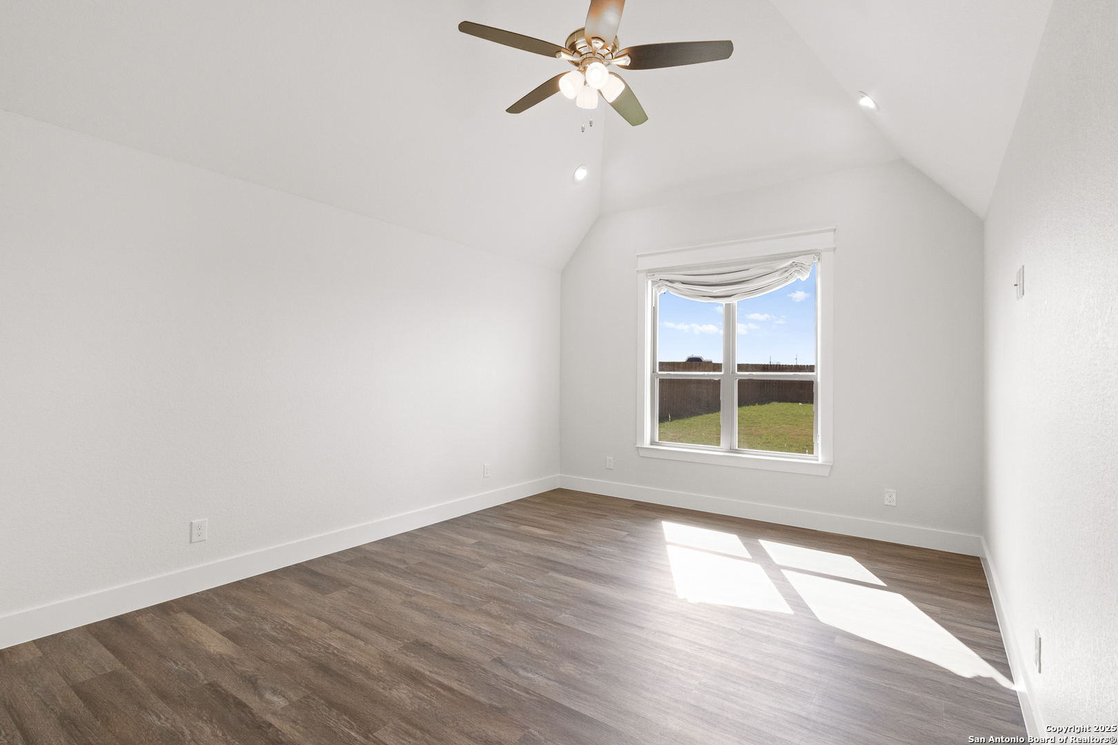 1204 Devine