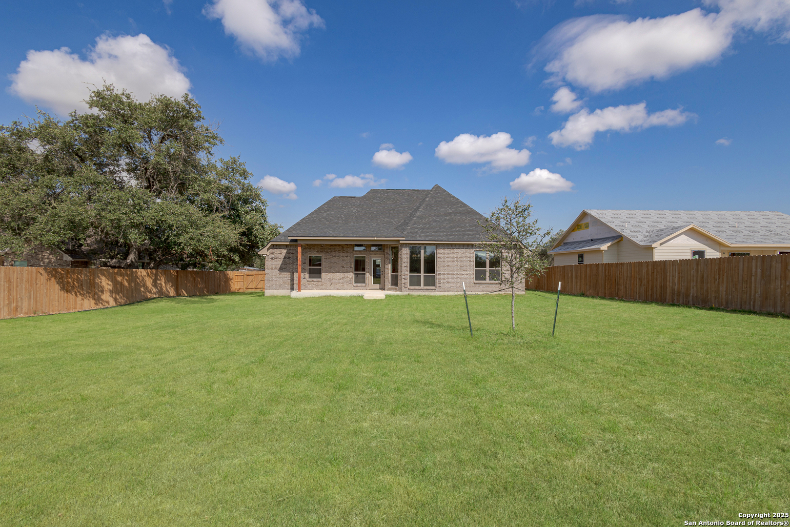 1204 Devine