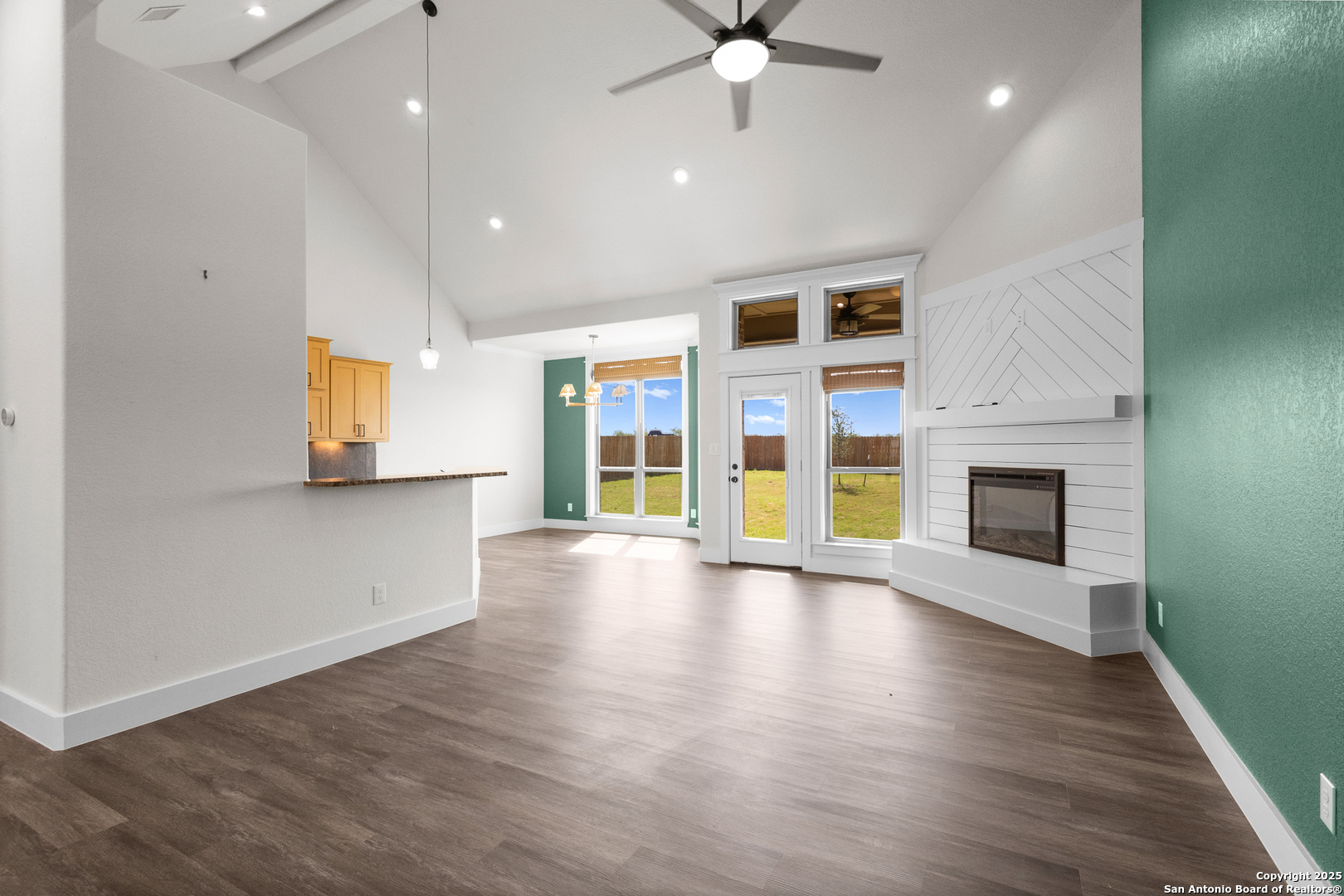 1204 Devine
