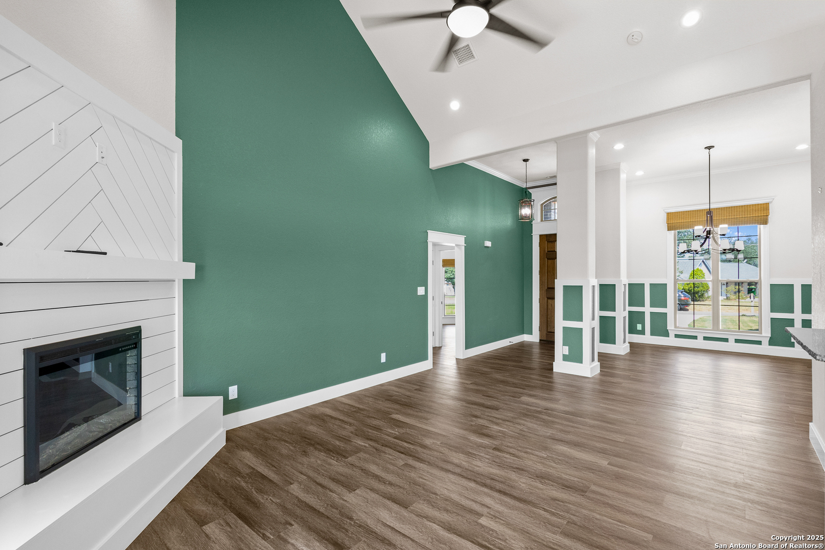 1204 Devine