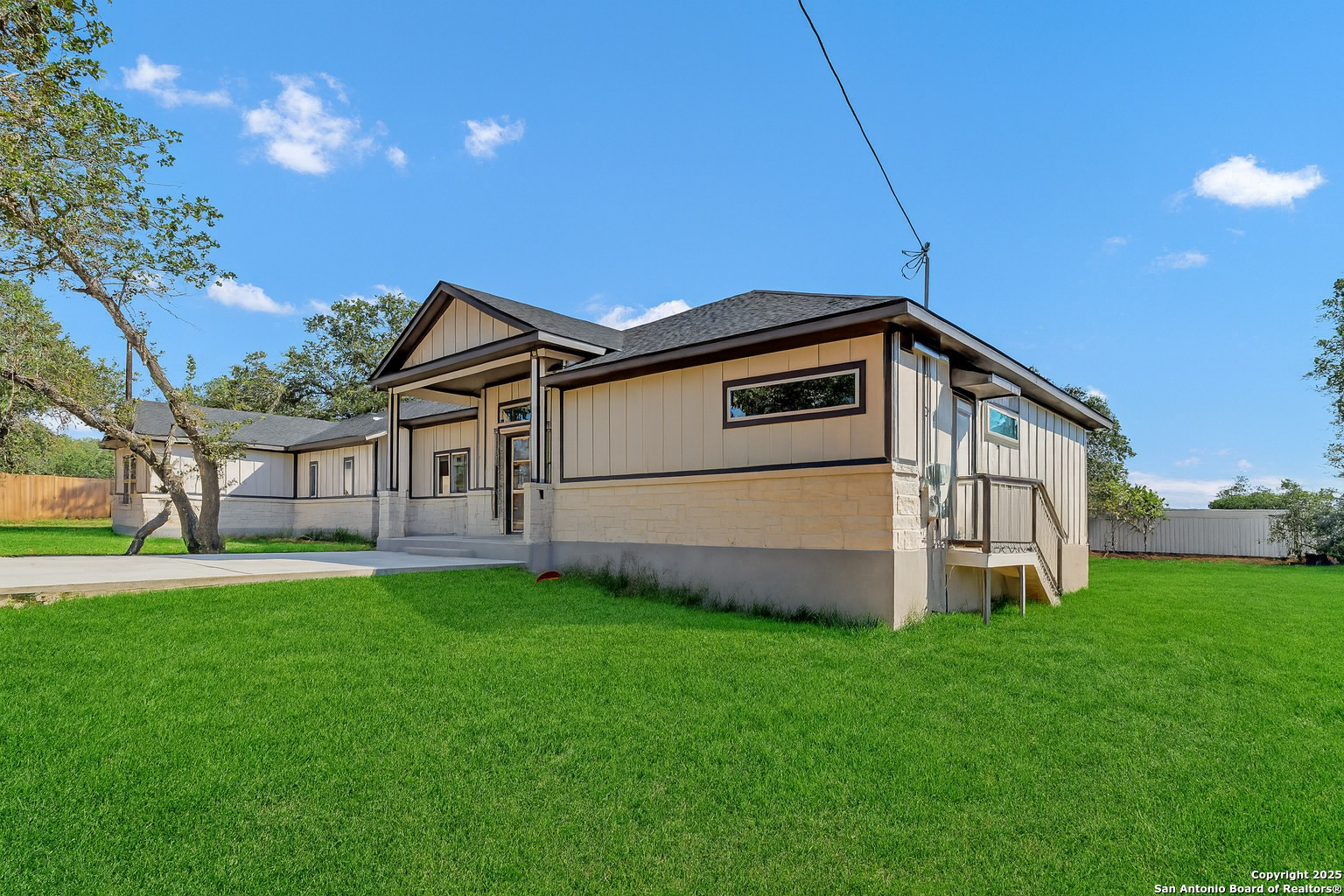 23048 Hilltop Peaks