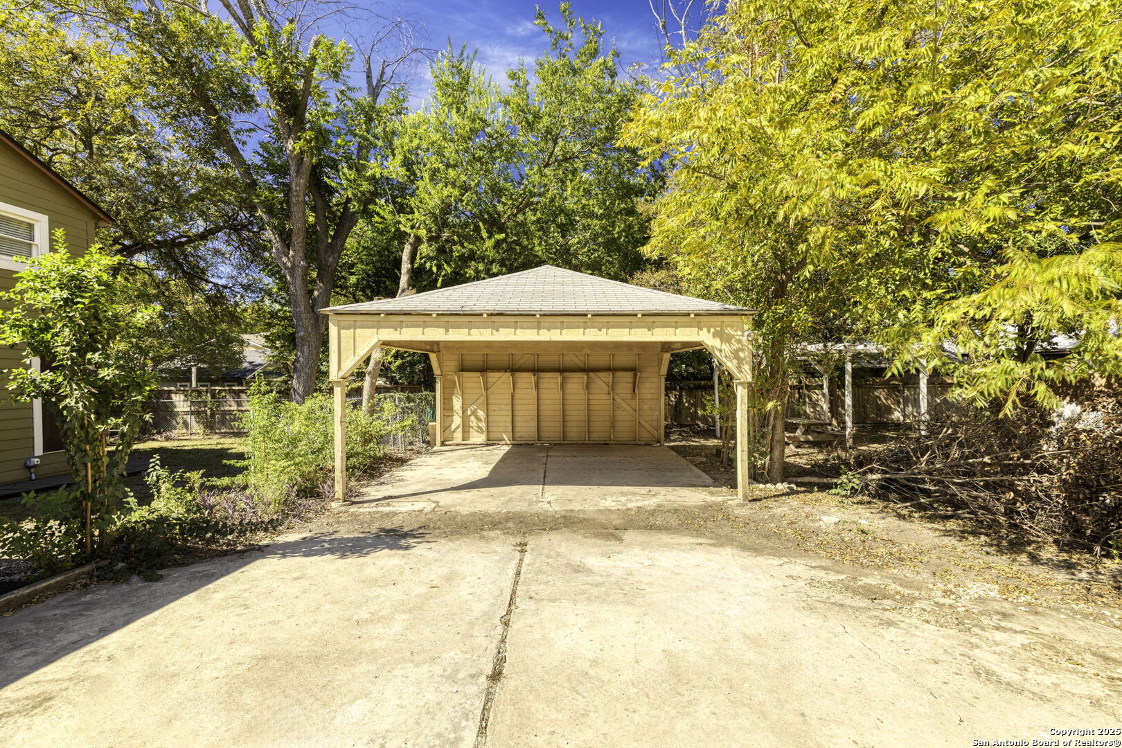 6715 Broadway