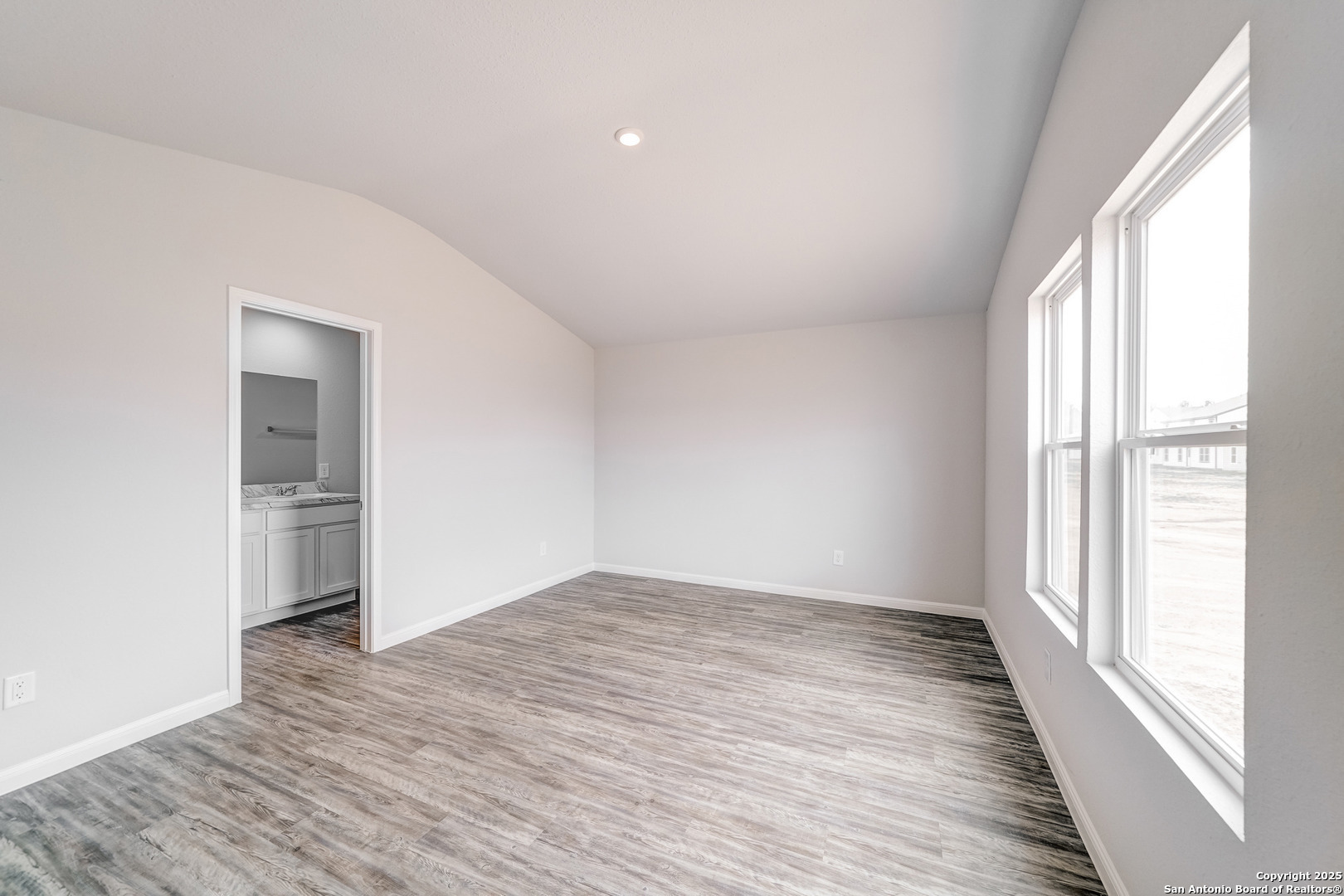 305 Mariposa Circle