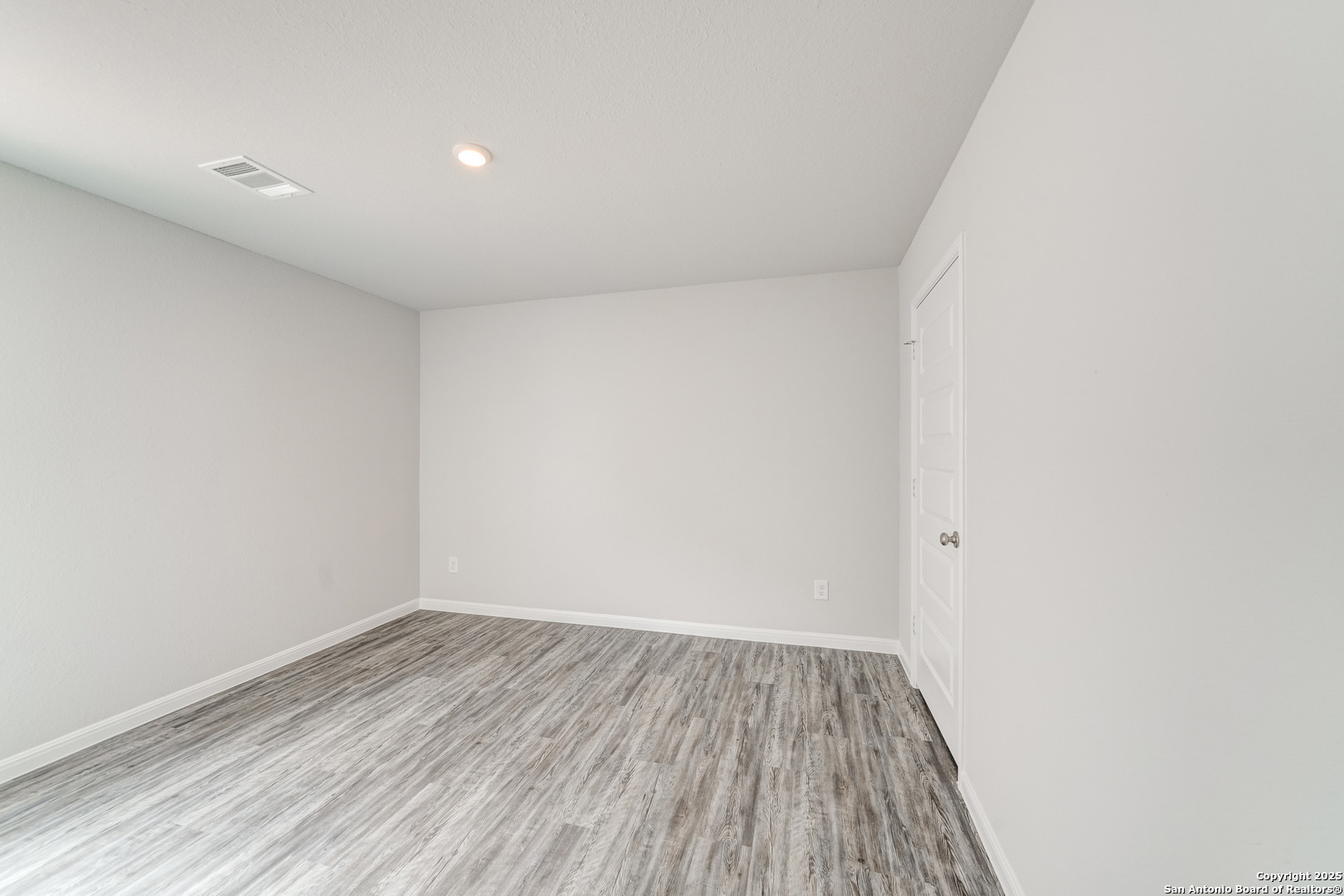 305 Mariposa Circle