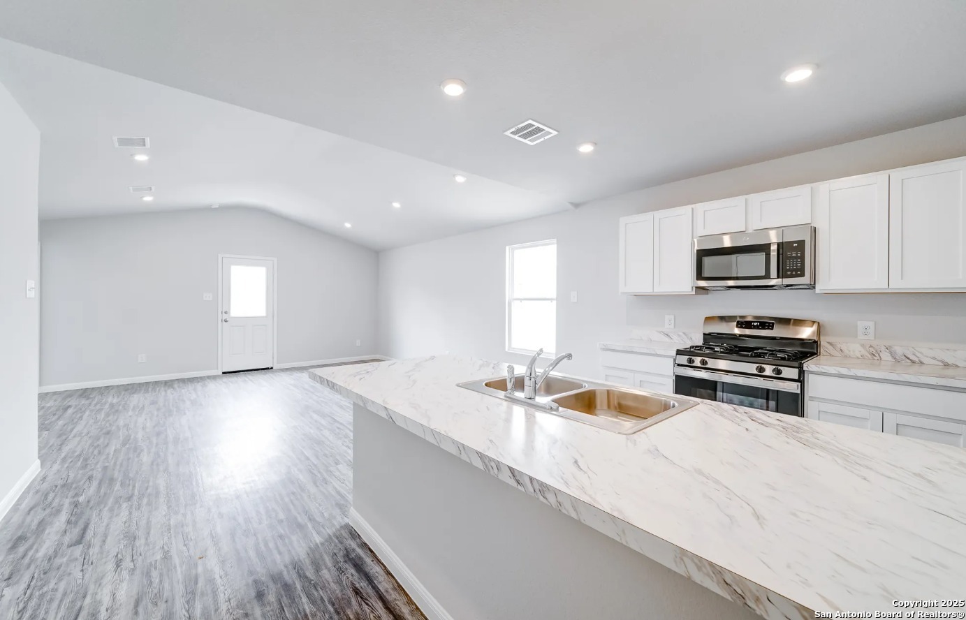 305 Mariposa Circle