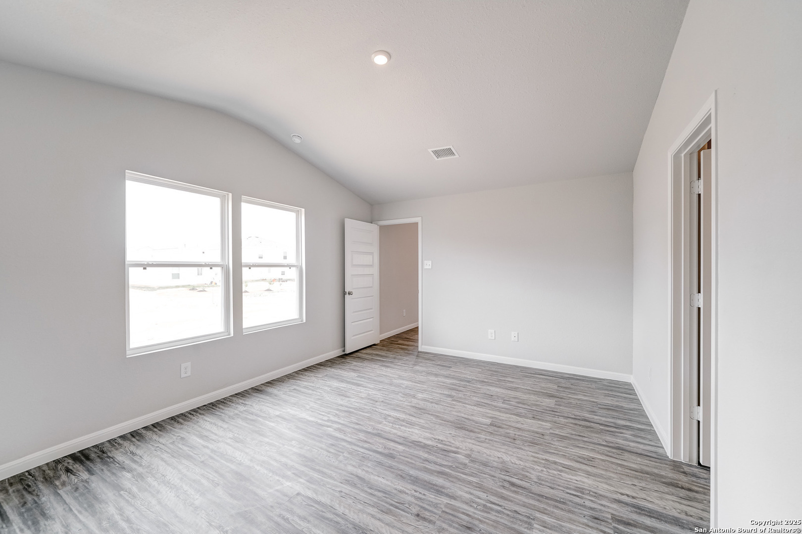 305 Mariposa Circle