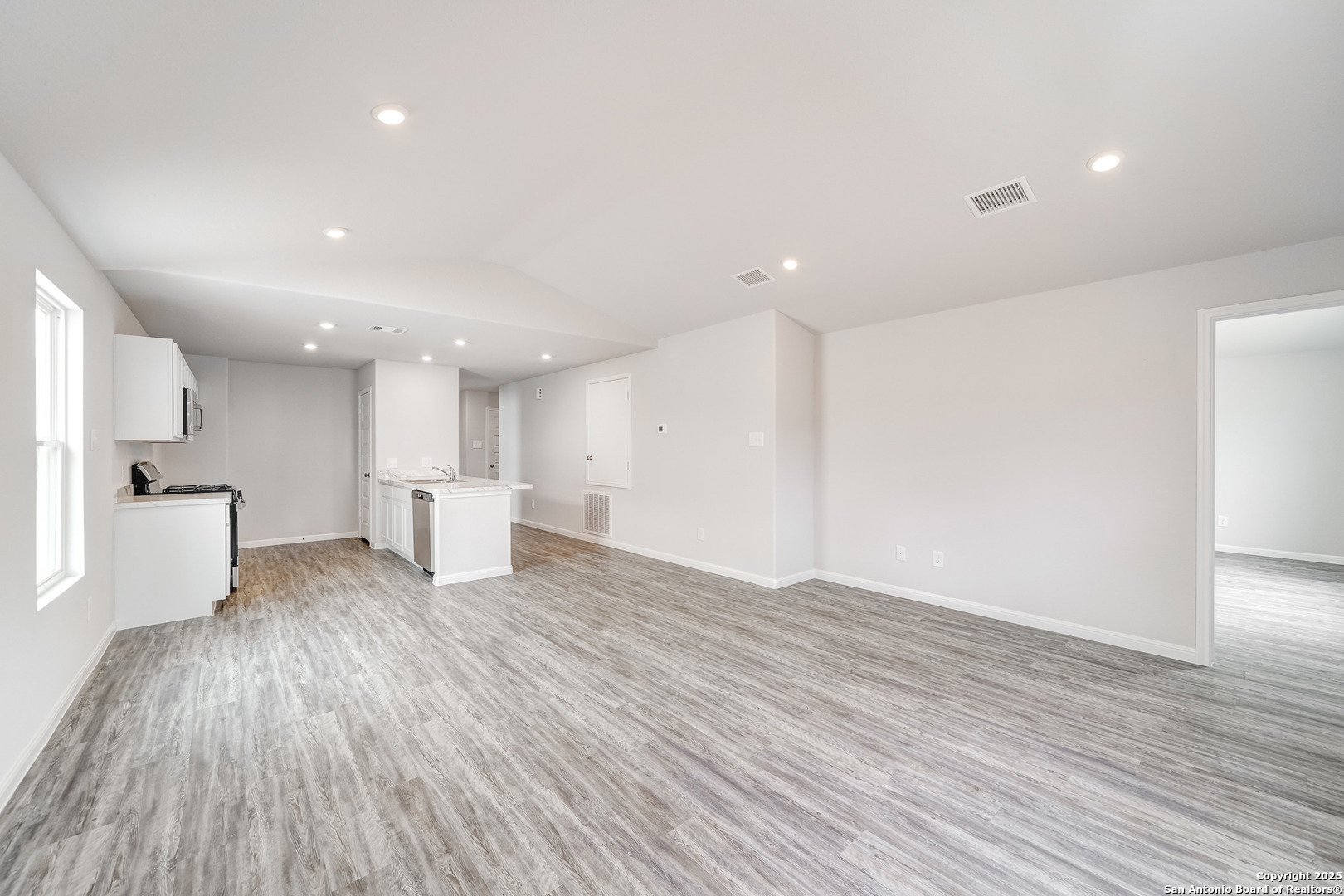 305 Mariposa Circle