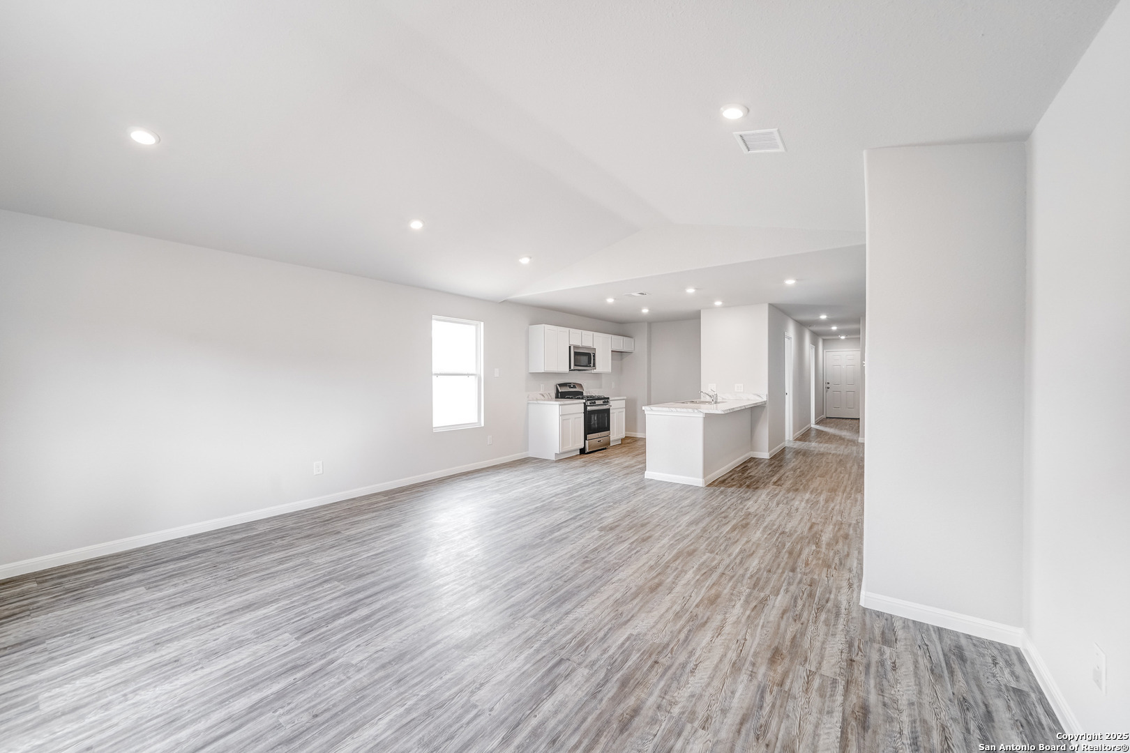 305 Mariposa Circle