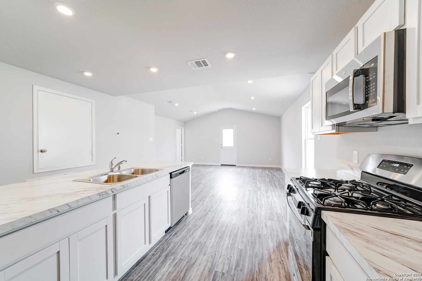 305 Mariposa Circle