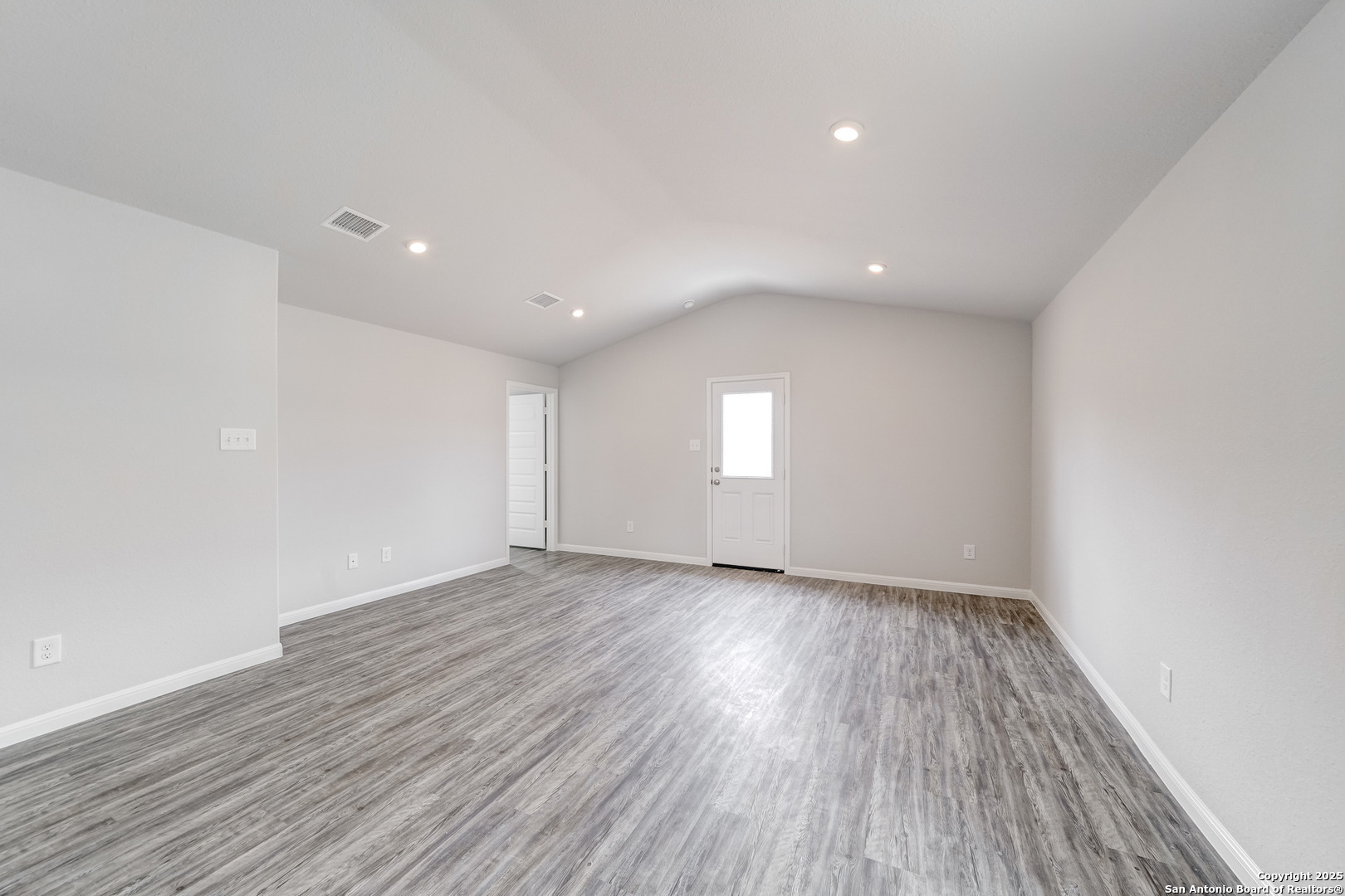 305 Mariposa Circle