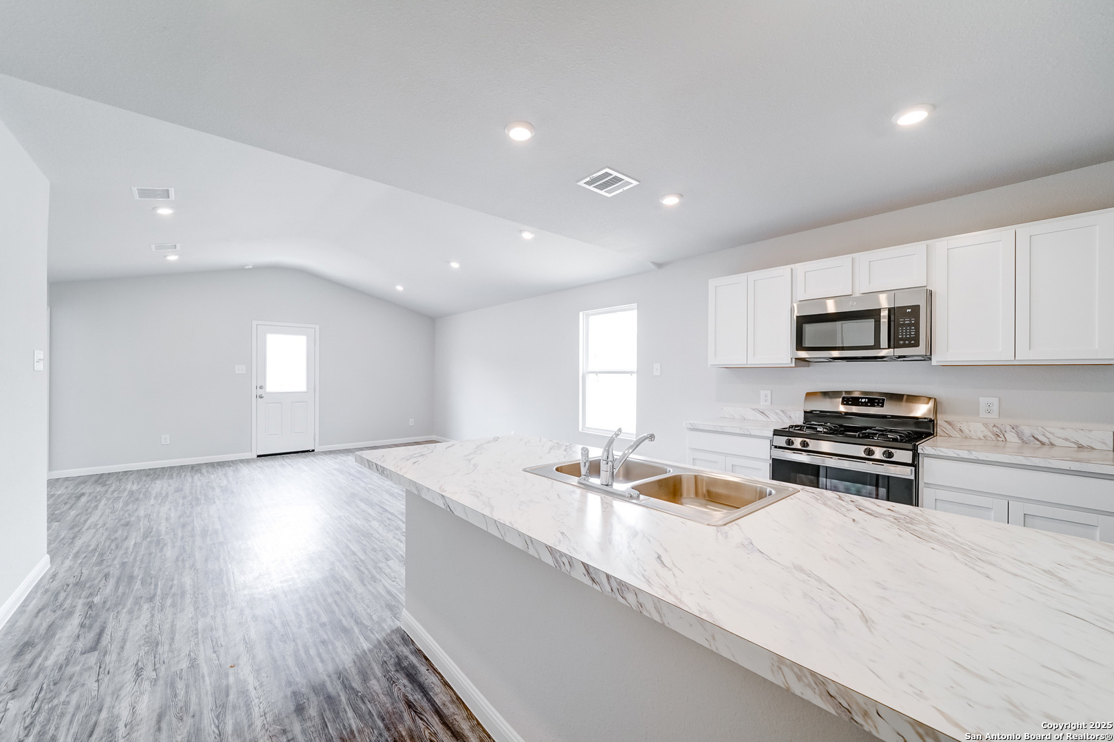 305 Mariposa Circle