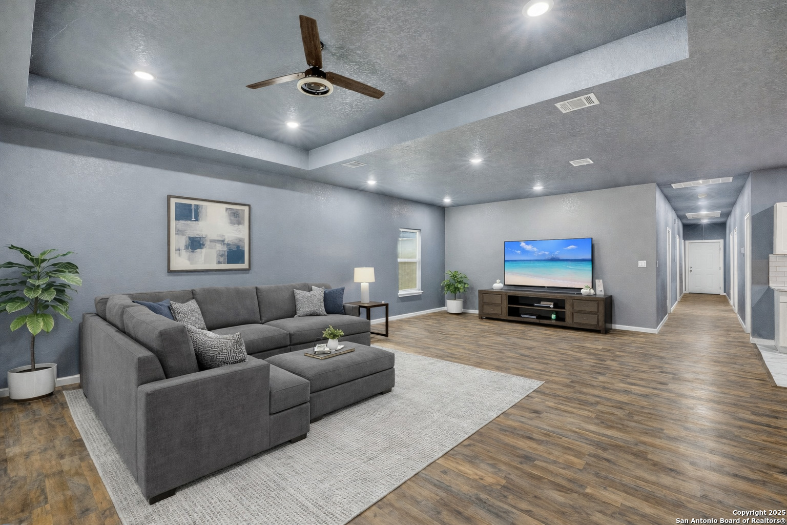 3715 Commercial