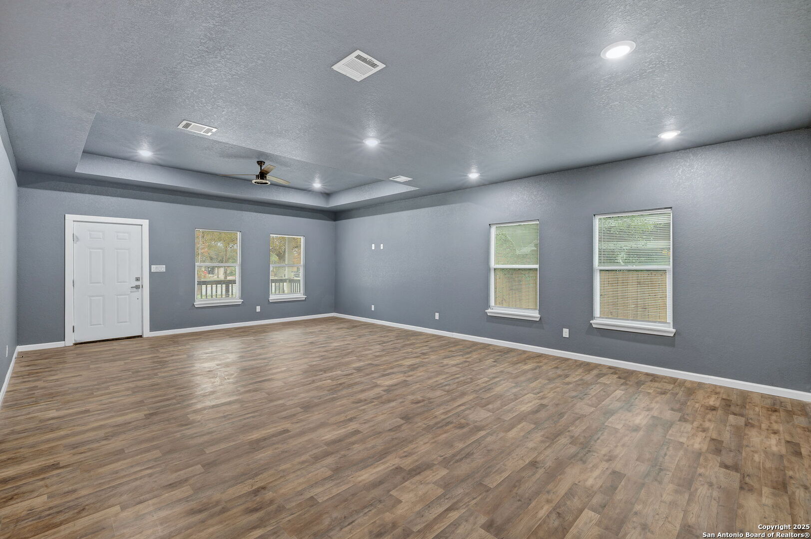 3715 Commercial