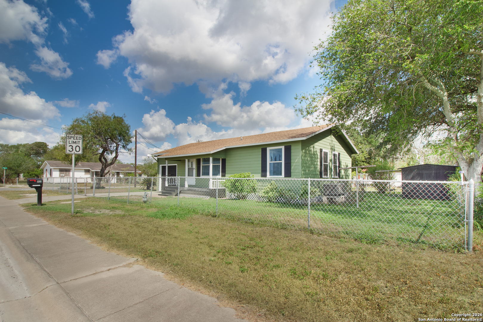 901 E 5th