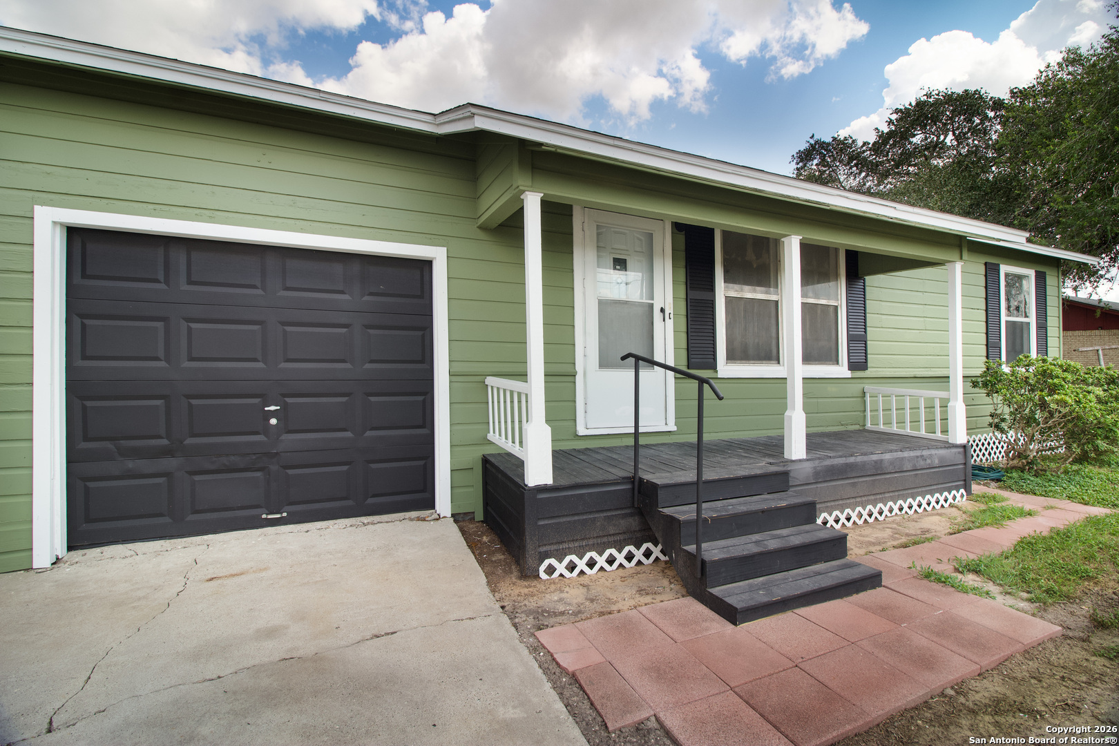 901 E 5th