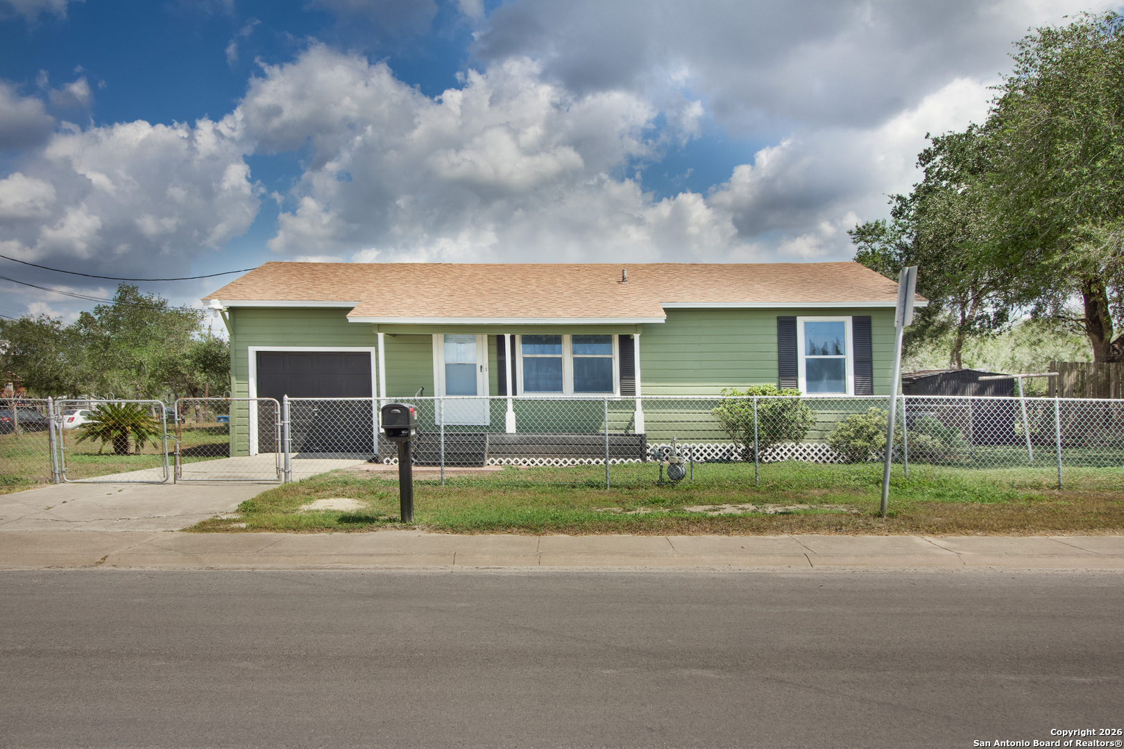 901 E 5th
