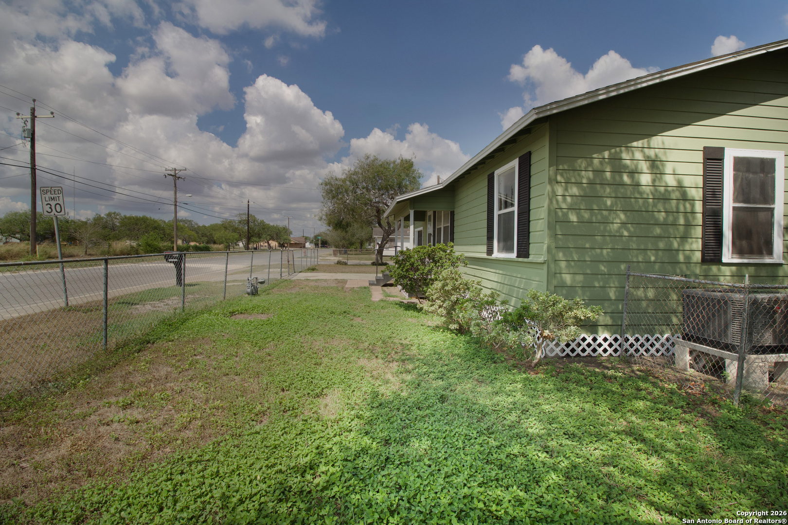 901 E 5th