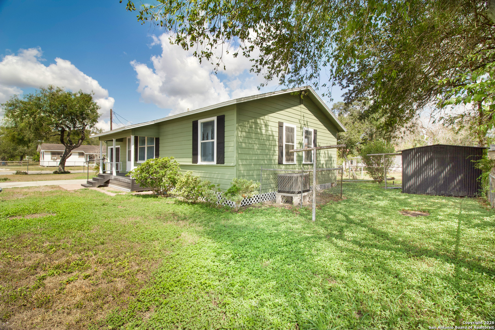 901 E 5th