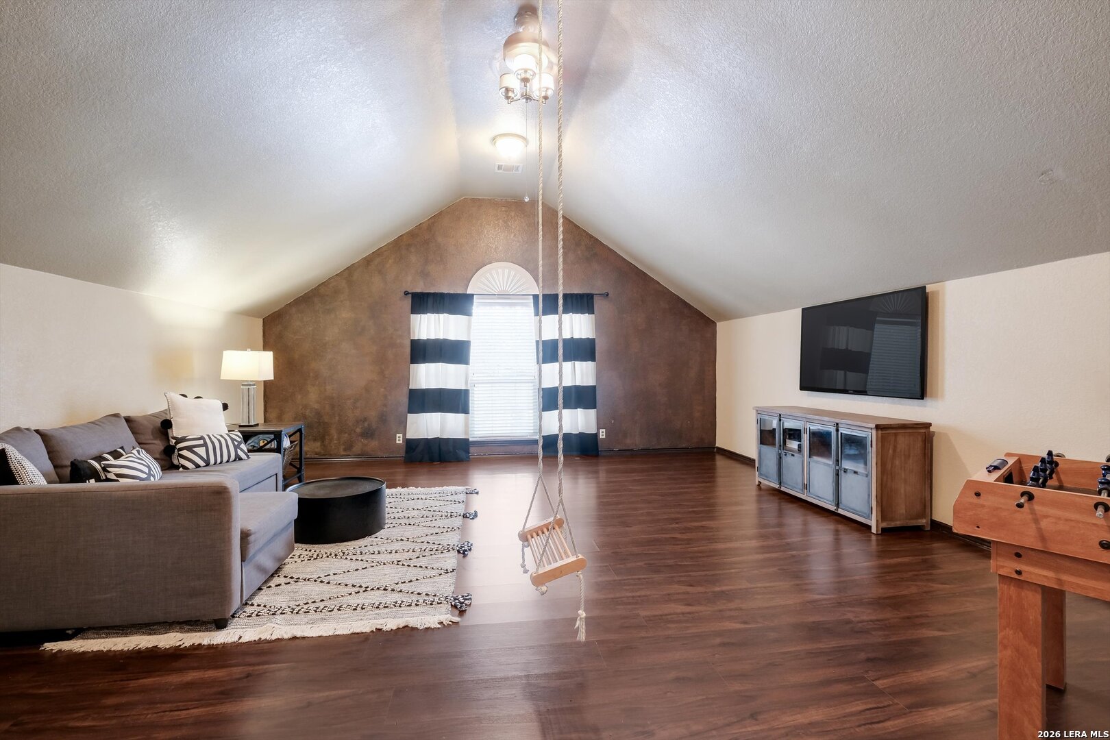 823 Peg Oak