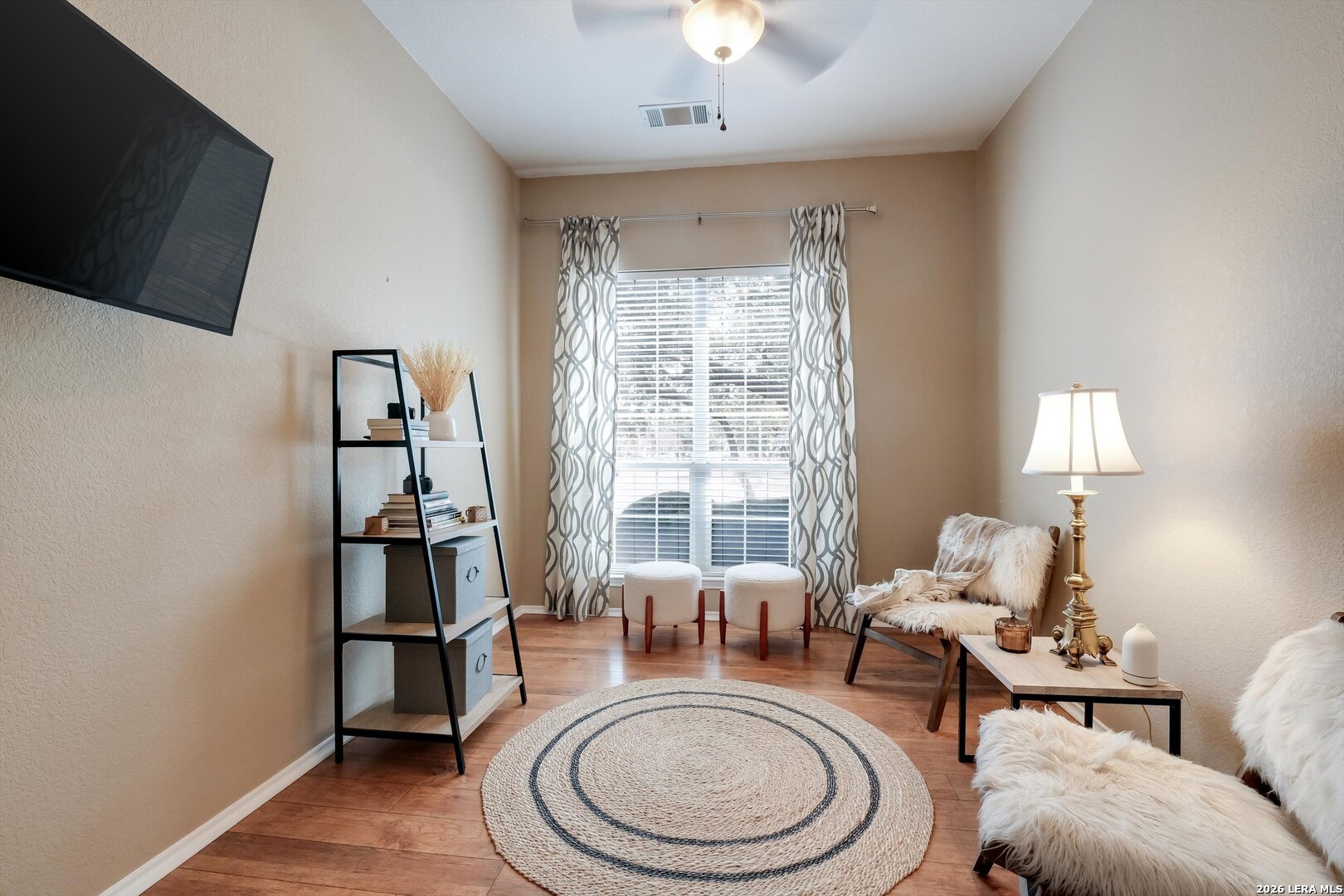823 Peg Oak