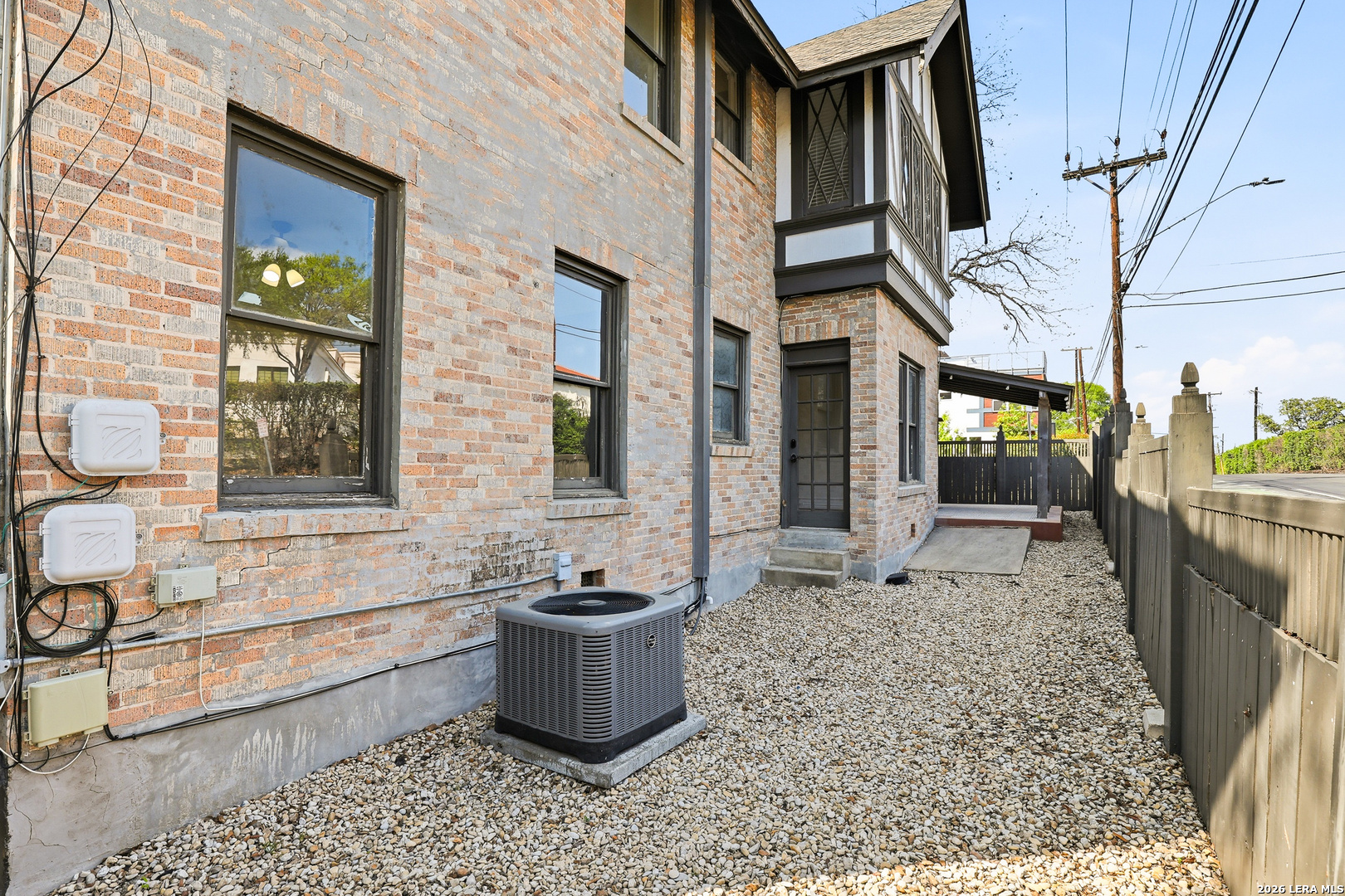162 Davis Ct
