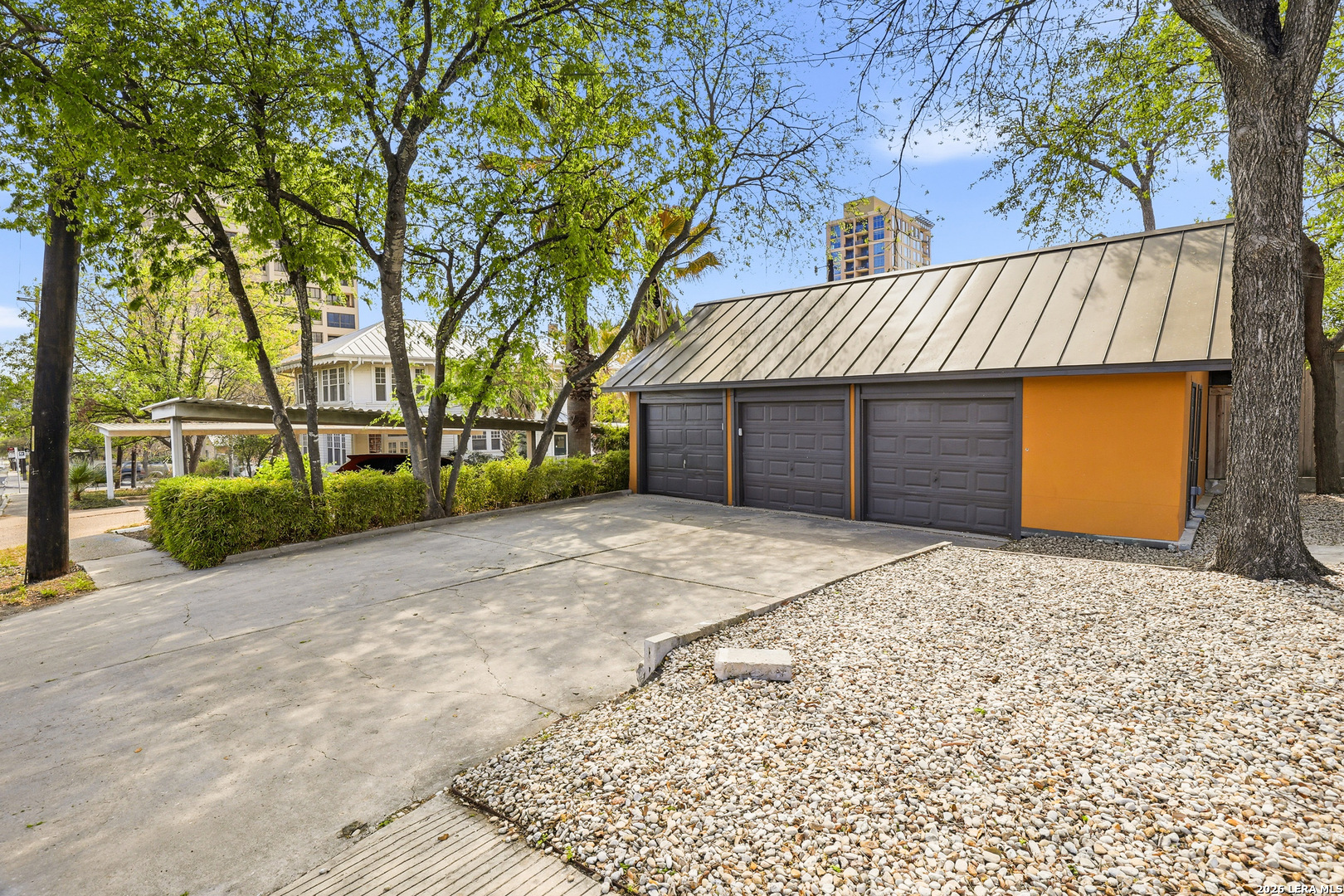 162 Davis Ct