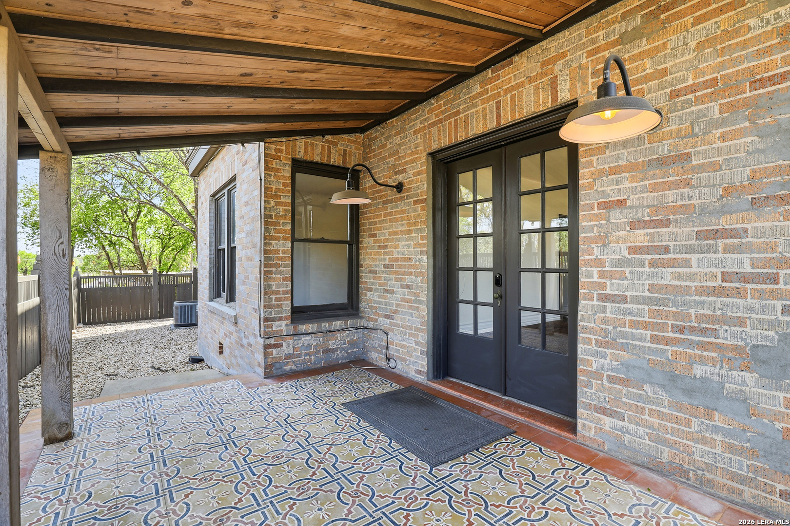162 Davis Ct
