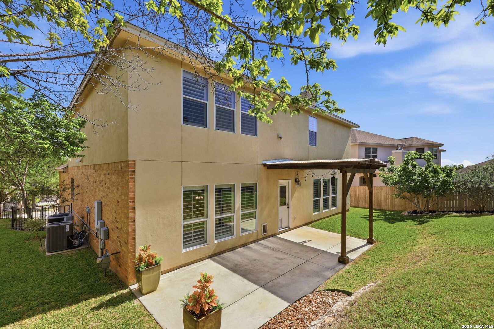 831 Queens Oak