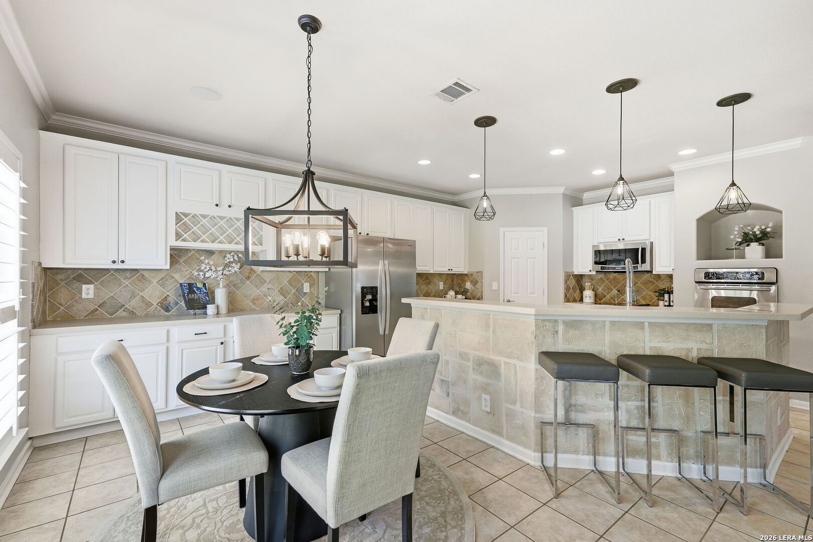 831 Queens Oak