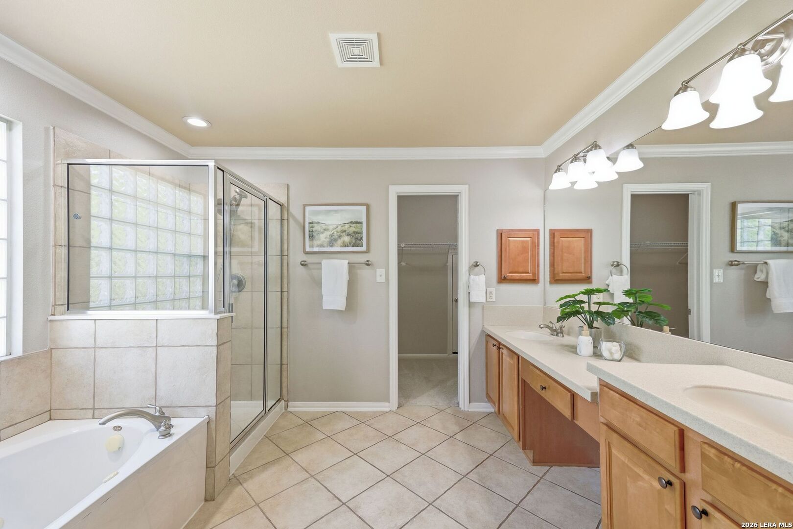 831 Queens Oak
